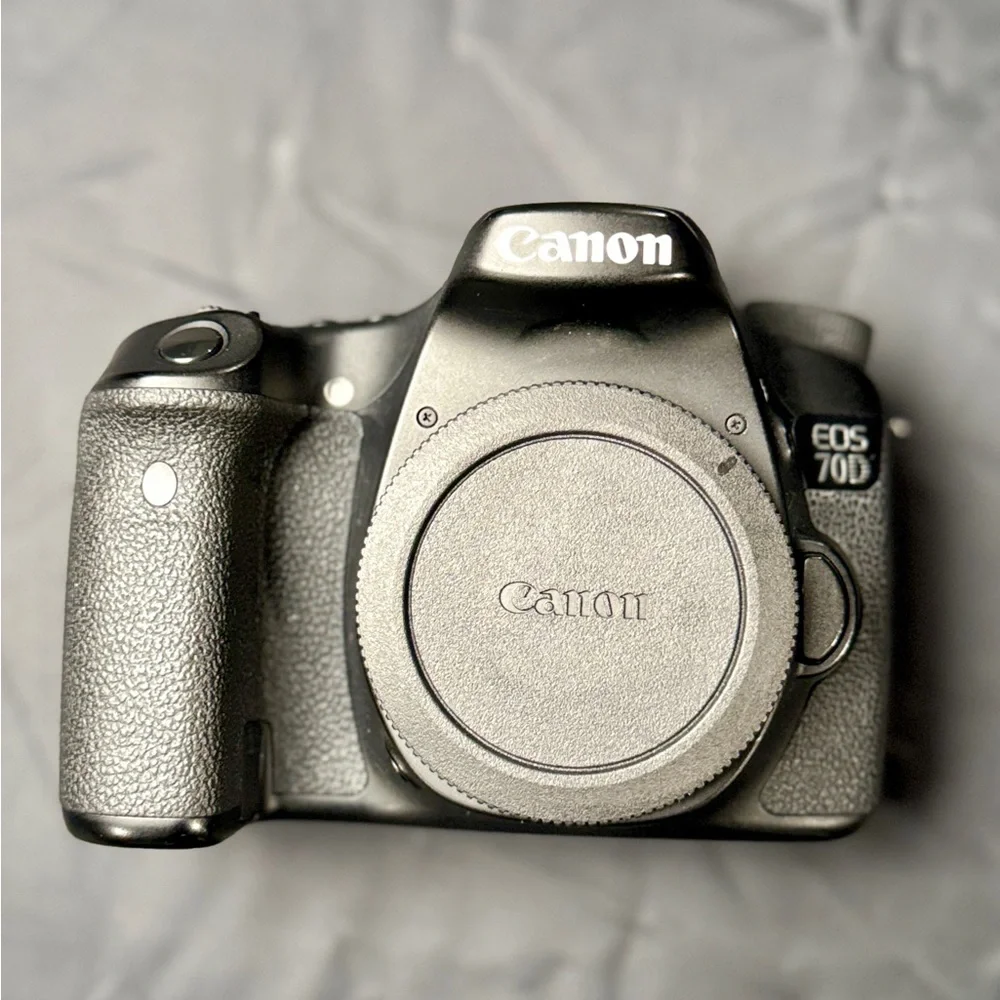 Canon EOS 70D with EFS 18-135mm lens - Excellent Condition